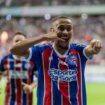 Ademir comemora gol do Bahia
