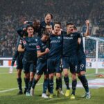 Jogadores do Bochum comemoram grande vitória contra o Bayern