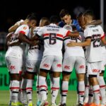 Elenco do São Paulo durante empate no Morumbi