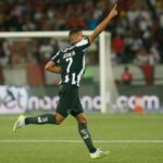 Victor Sá comemora gol pelo Botafogo
