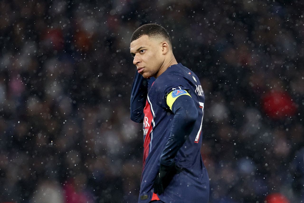 Alvo do Real Madrid, Mbappé durante último jogo do PSG