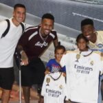 Criança vitima de torcedor do Atlético de Madrid foi presenteada por atletas do Real