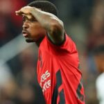 Zagueiro Cacá, alvo do Corinthians, em jogo do Athletico-PR em 2023