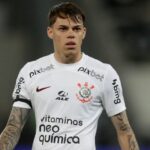 Atacante Chrystian Barletta, reforço do Sport, em jogo do Corinthians em 2023
