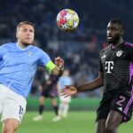 Immobile e Upamecano disputam bola em Lazio x Bayern de Munique