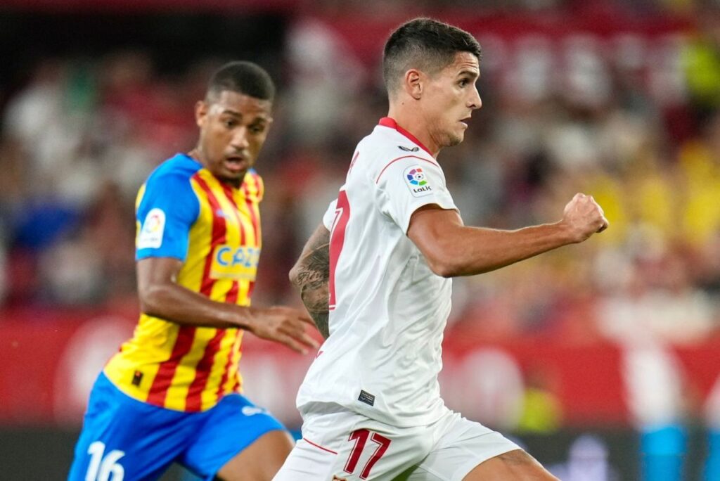Meia Erik Lamela, alvo do São Paulo, em jogo do Sevilla contra o Valencia em 2022