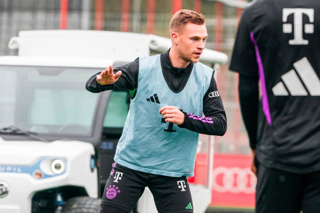 Lateral Joshua Kimmich em treino do Bayern de Munique em 2023