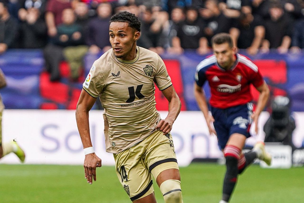 Atacante Lázaro, reforço do Palmeiras, em jogo do Almería