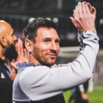 Lionel Messi em estádio de Hong Kong com o Inter Miami