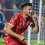 Zagueiro Lucas Villalba, reforço do Cruzeiro, comemorando gol pelo Argentinos Juniors