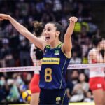 Levantadora Macris Carneiro em jogo da Seleção Brasileira de Vôlei