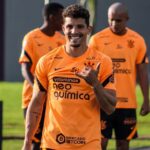 Lateral-direito Rafael Ramos, reforço do Ceará, em treino do Corinthians em 2022