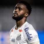 Atacante Stiven Mendoza, do Santos