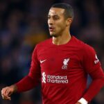 Meia Thiago Alcântara em jogo do Liverpool em 2023
