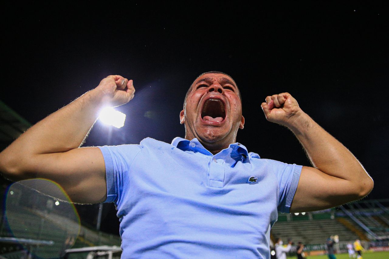 Treinador Umberto Louzer comemora título na Chapecoense em 2020