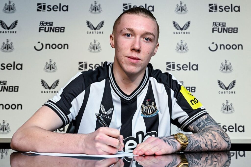 Alfie Harrison é o mais novo reforço na base do Newcastle (Foto: Divulgação)
