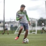 Bernardo foi revelado na base do Coritiba (Foto: Rafael Ianoski/CFC)