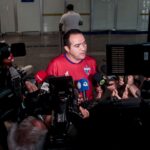 Marcelo Paz, CEO do Fortaleza, concedeu entrevista no desembarque da delegação (Foto: Mateus Lotif/FEC)