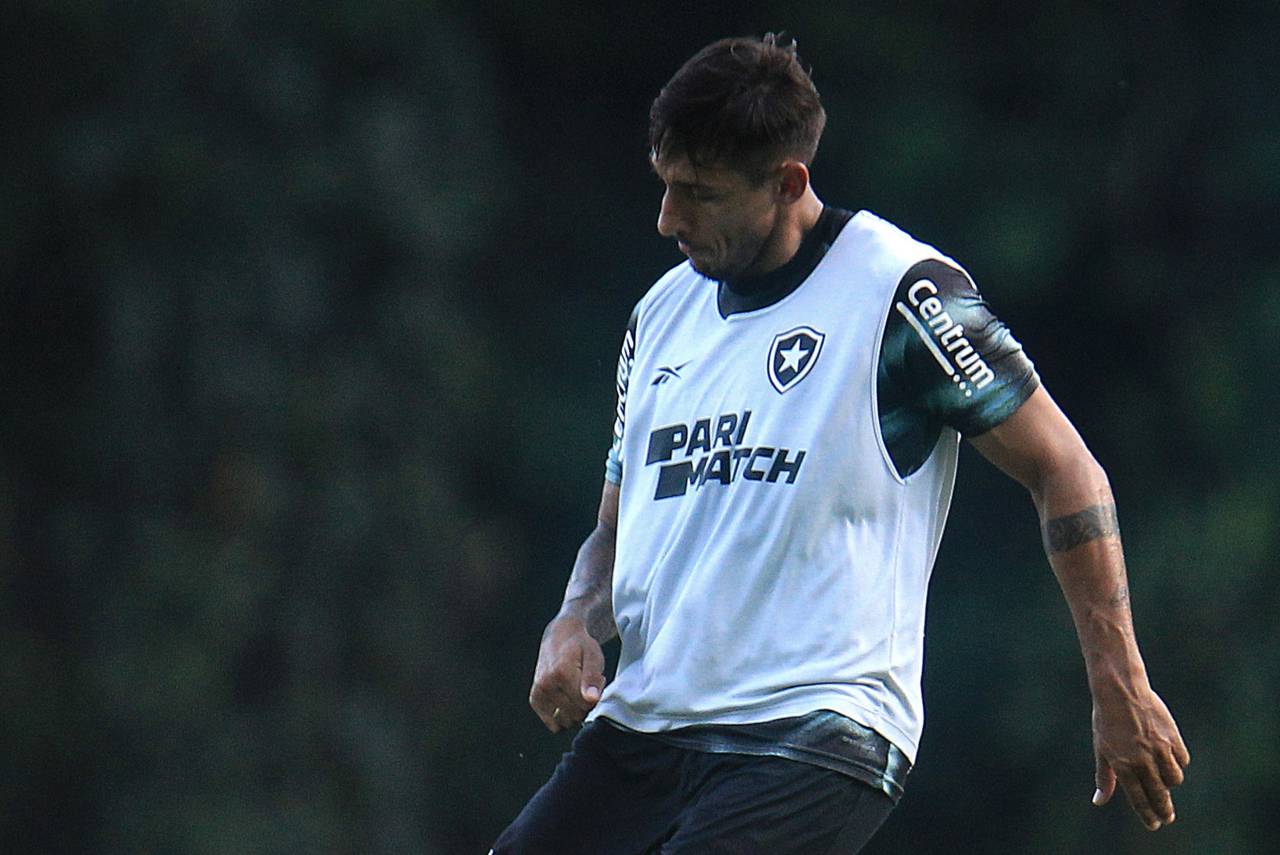 Dámian Suares participando do treino do Botafogo. Foto: Vitor Silva/Botafogo