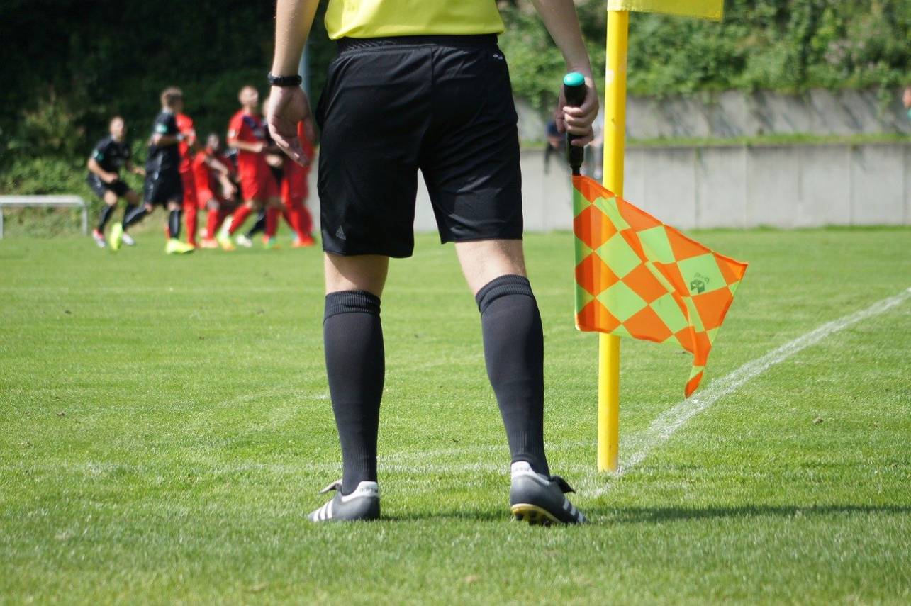 Fifa nega aplicação do cartão azul na elite do futebol. Foto: Divulgação/Pixabay