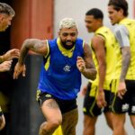 Gabigol ouviu a reprimenda do treinador sem questionar. Foto: Reprodução/Facebook