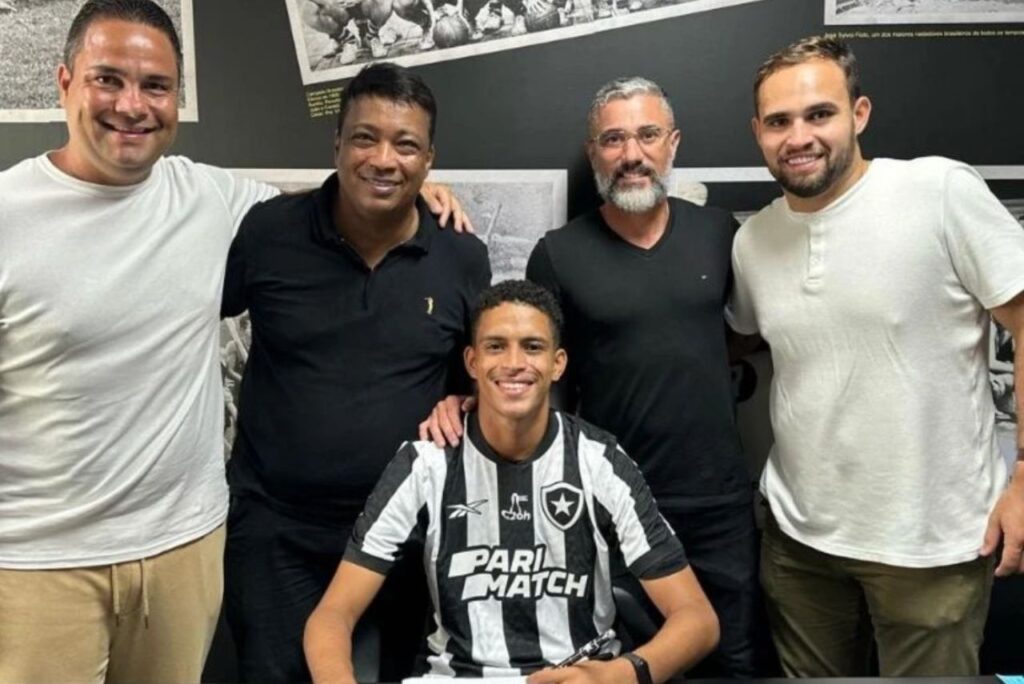 Novo reforço do Botafogo, João Vittor estava no Altos-PI na última temporada (Foto: Reprodução)
