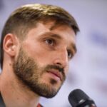 Matias Viña foi apresentado nesta segunda-feira (19). Foto: Marcelo Cortes /CRF