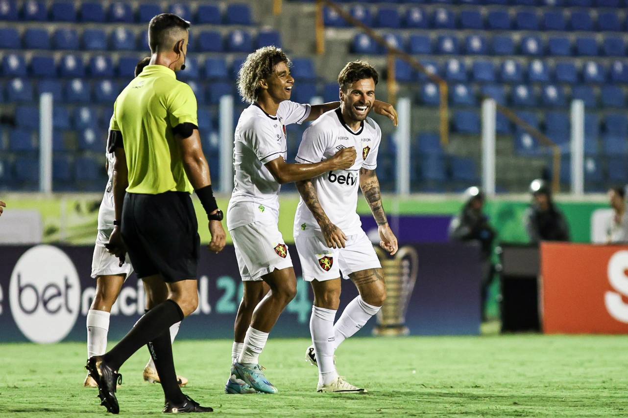 Lucas Lima marcou o primeiro gol com a camisa do Sport. Foto: Paulo paiva/SCR