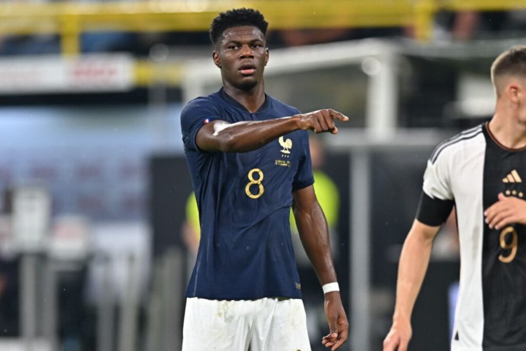 Meia Aurélien Tchouaméni em jogo da Seleção Francesa contra a Alemanha em 2023