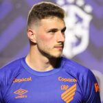 Goleiro Bento, do Athletico-PR, em 2023