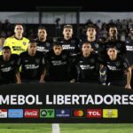 Elenco do Botafogo perfilado antes de jogo pela Copa Libertadores da América 2024