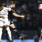 Eduardo Sasha decretou a derrota do Santos