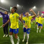 Jogadoras do Brasil comemoram vitória