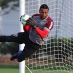 Novo goleiro do Paraná em treino do São Paulo