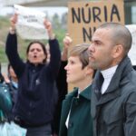 Daniel Alves no momento que deixou a prisão