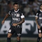 Paulinho em campo pelo Corinthians