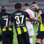 Hamdallah comemora gol com companheiros do Al-Ittihad