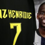 Camisa de Luiz Henrique no vestiário do Botafogo