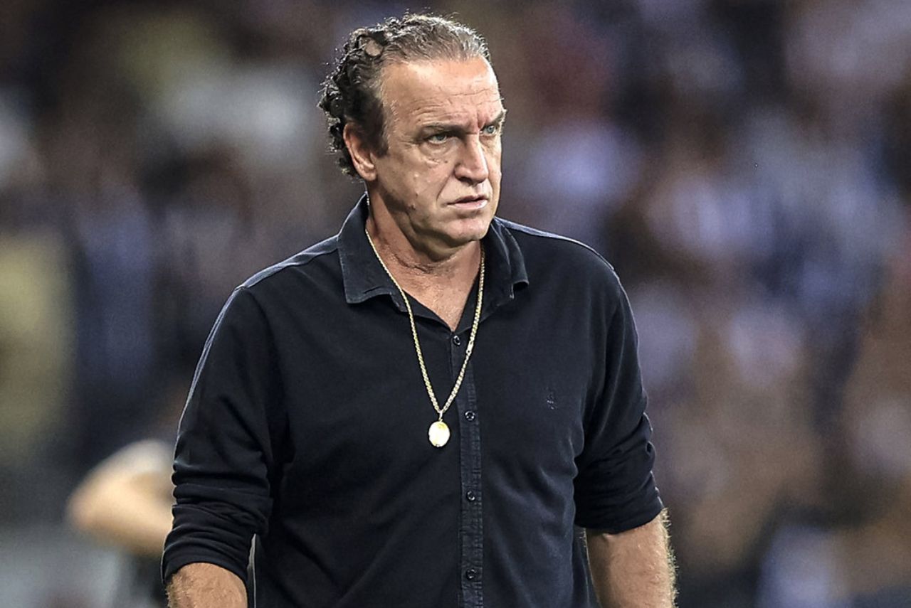 Treinador Cuca, alvo do Athletico-PR, em jogo do Atlético-MG em 2022