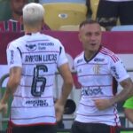 Atacante Everton Cebolinha comemora gol pelo Flamengo contra o Fluminense no Cariocão