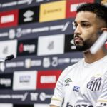 Lateral-esquerdo Jorge em apresentação no Santos em 2024