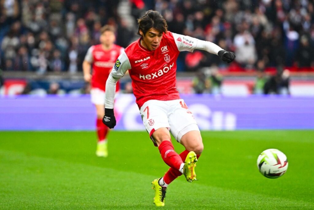 Meia Junya Ito, da Seleção do Japão, em jogo do Reims em 2024