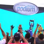 Rafael Suzuki com taça no pódio do GP em Goiânia na Stock Car 2024