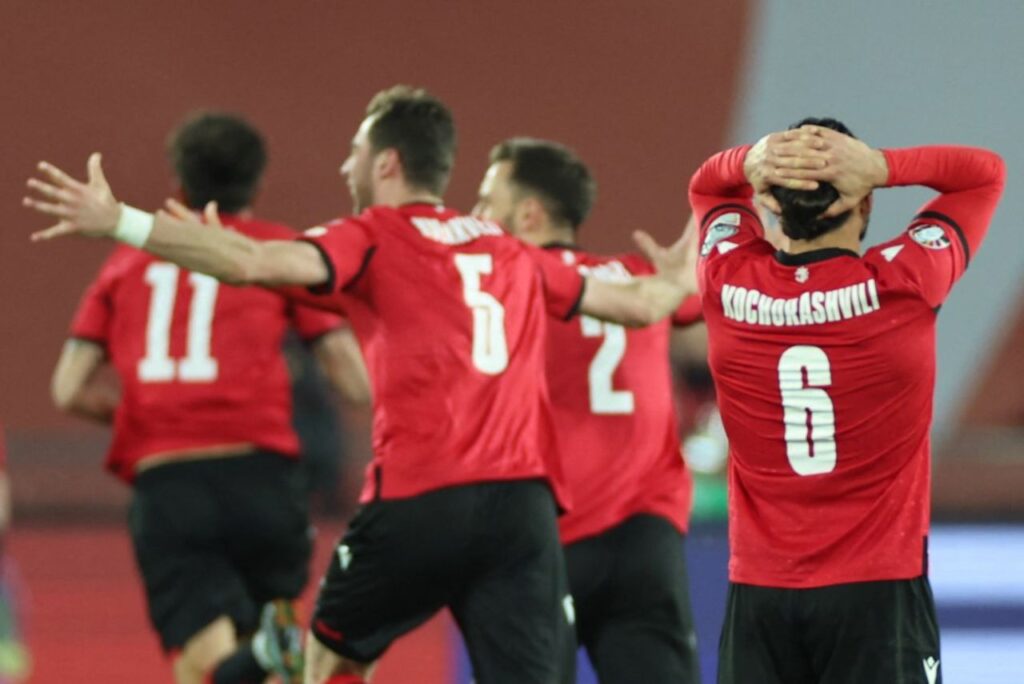 Seleção da Geórgia comemorando classificação à Eurocopa 2024