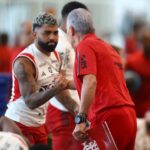 Tite e Gabigol em treino do Flamengo