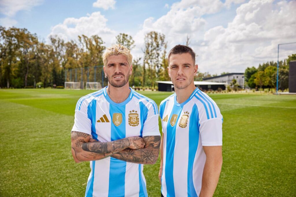 As vendas dos novos uniformes da Seleção Argentina começam nesta quinta-feira (14). Foto: Reprodução/X