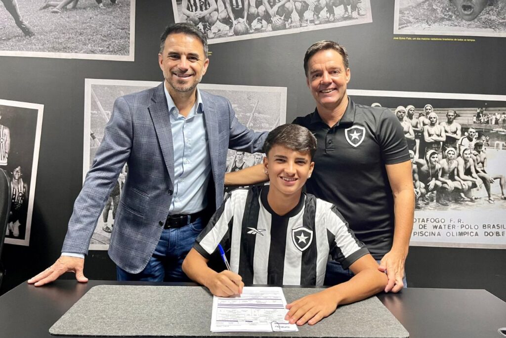 Rodrigo Caetano, Martin Caetano e Tiano Gomes, dirigente do Botafogo (Foto: Henrique Lima/BFR)
