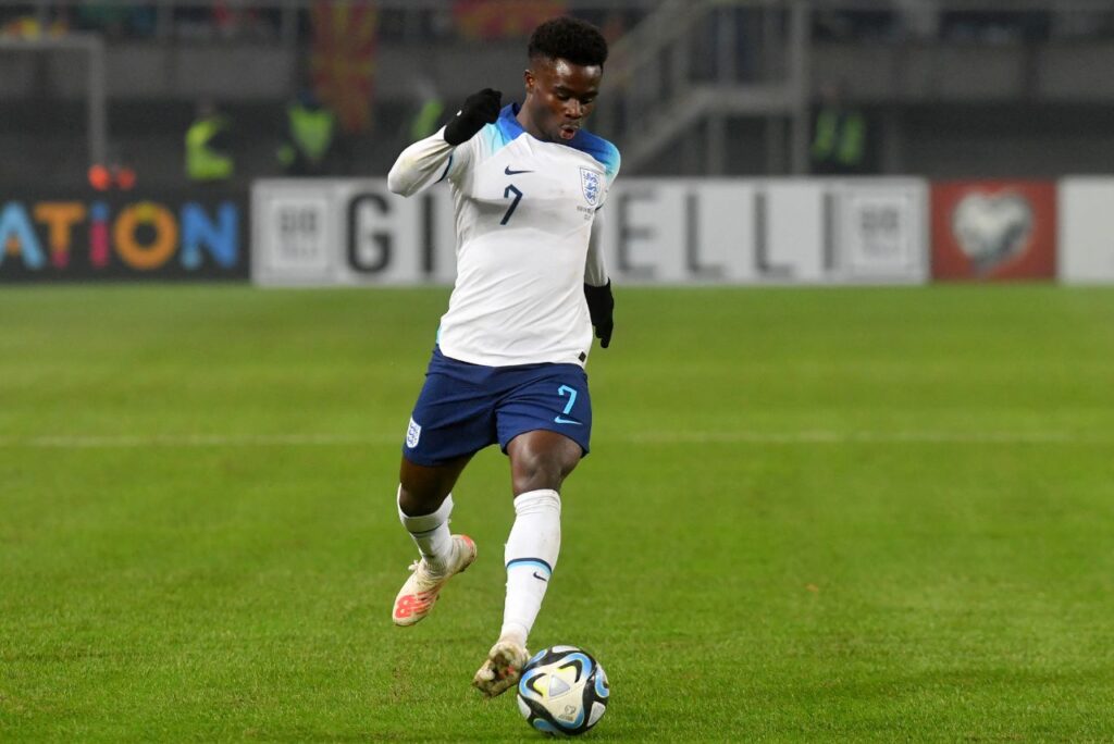 Lesão de Bukayo Saka não foi detalhada pela Seleção Inglesa (Foto: Robert Atanasovski/AFP)