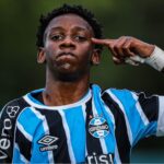 Gabriel Mec, da base do Grêmio, já atraiu atenção do futebol europeu (Foto: Renan Jardim/GFBPA)