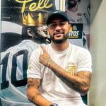 Neymar nos vestiários da Vila Belmiro (Foto: Divulgação)